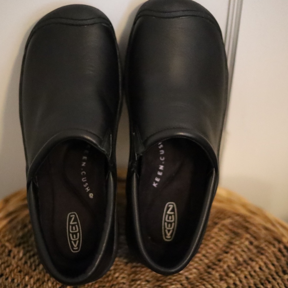 NWOT KEENS Work Clogs Black